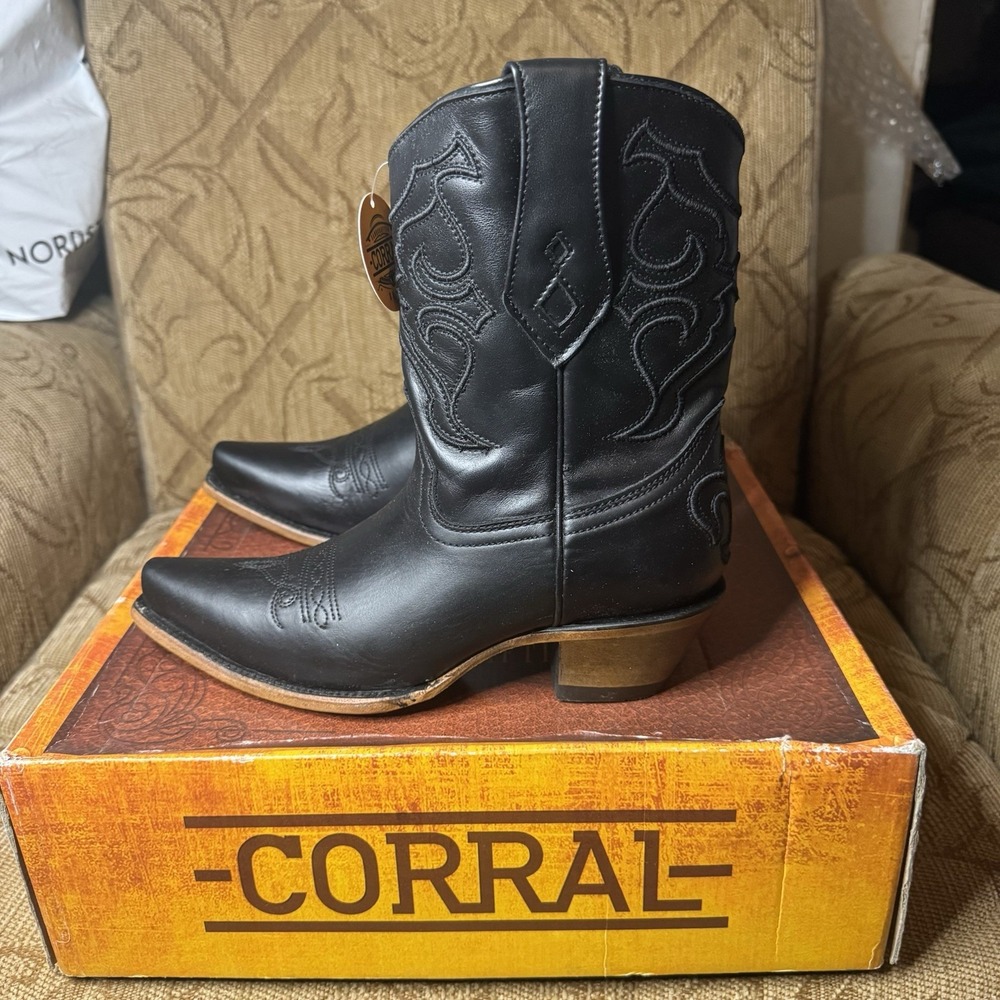 Corral Women's Black Embroidery Ankle Boot Z5111 Size 7‎ New